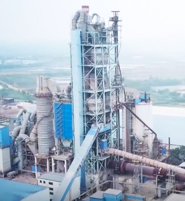 Ligne de production de ciment avec une capacité de 5000 t/j pour ZhongBo Cement à Xinjiang en Chine