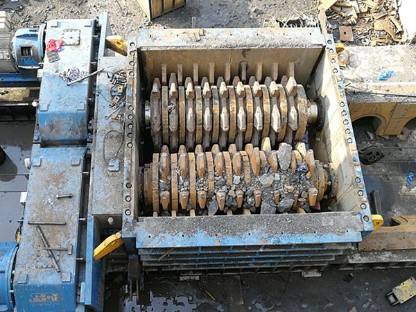 Broyeur à cylindres dentés